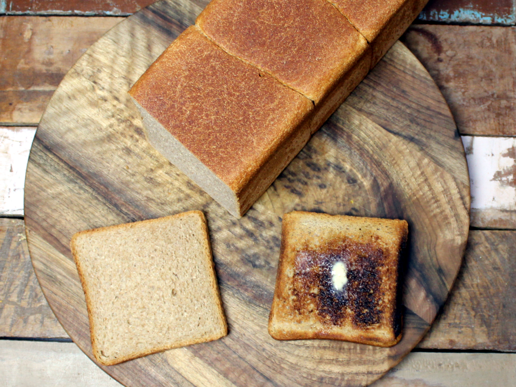 Vollkorn Toastbrot getoastet und gebuttert.